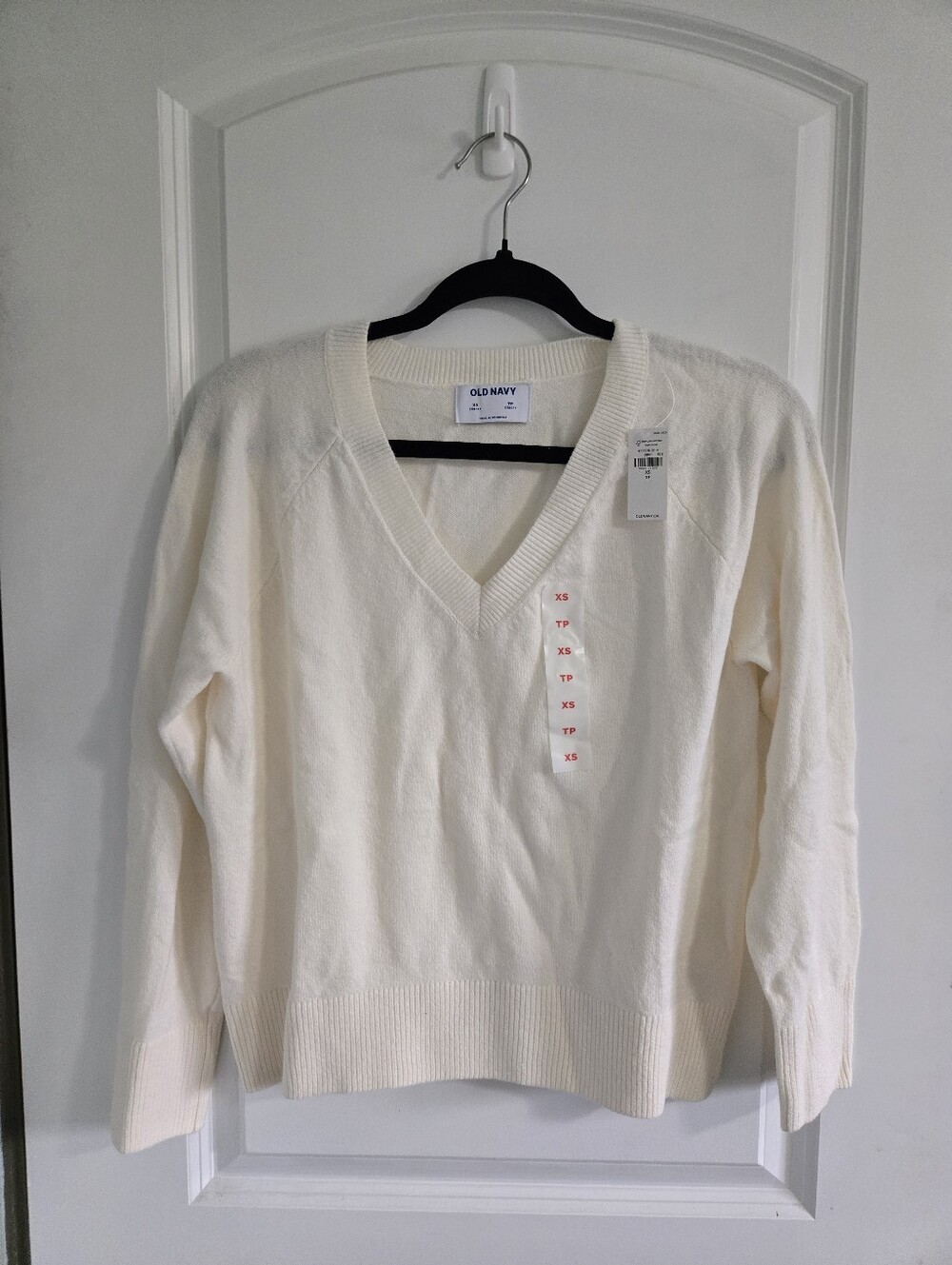 NWT Old Navy Women's Cream V-Neck Sweater - XS